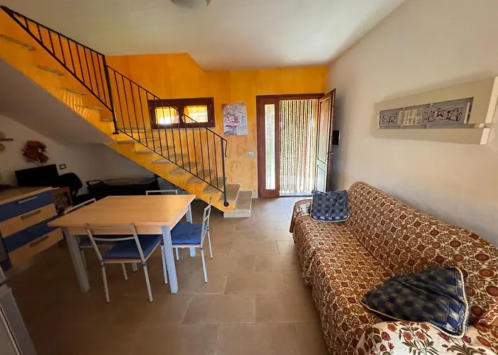 Lovely And Peaceful House 2 Km Form Porto Pino Nyaraló *